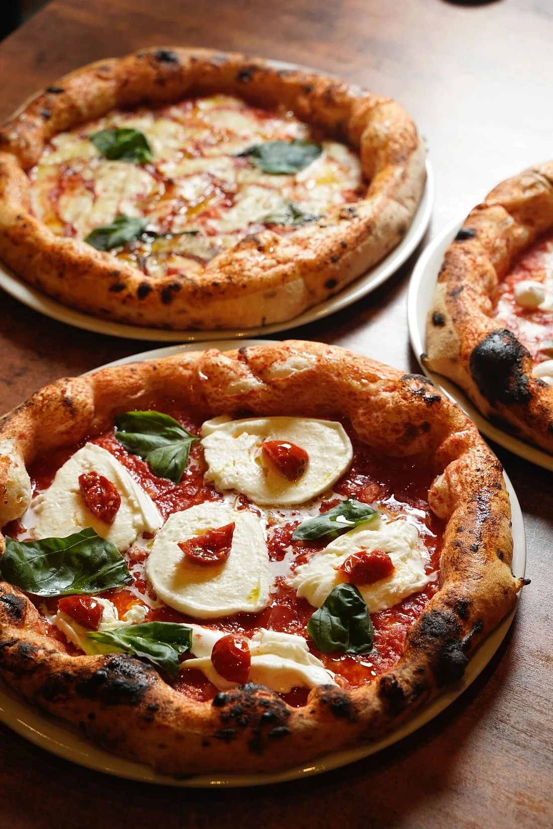 Pizza Margherita DOP con tomate San Marzano y mozzarella fior di latte en Artéteca, Barcelona
